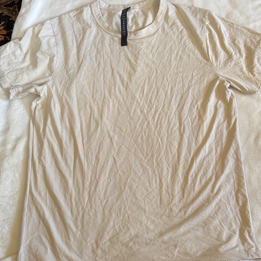 Lululemon basic tea men’s medium pit 20” L26